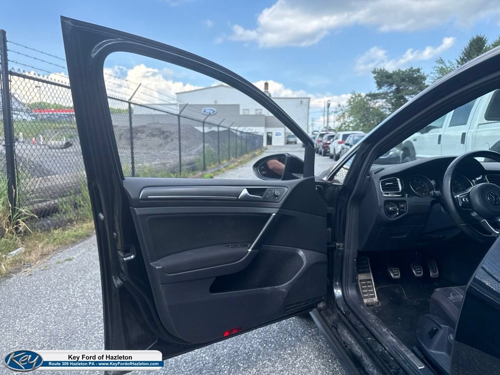 Used 2018 Volkswagen GTI SE FWD image 15