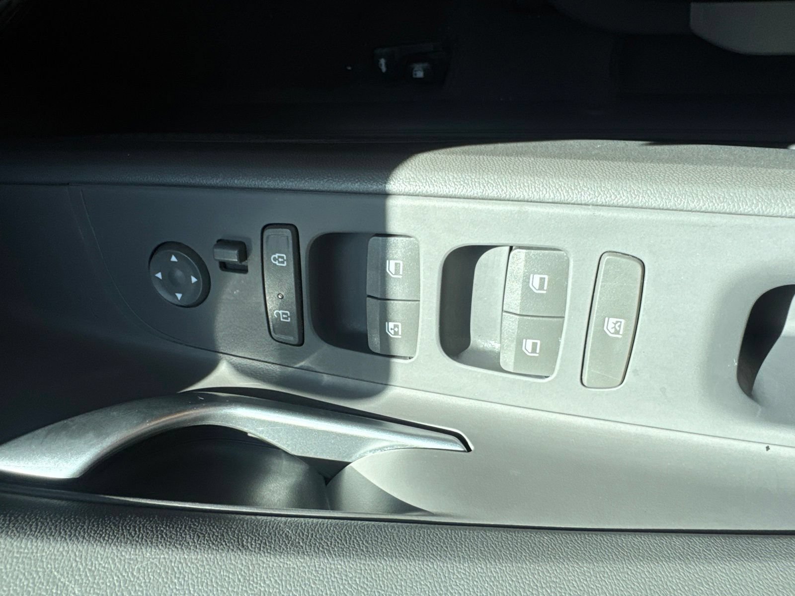 Used 2025 Hyundai Elantra SEL FWD image 21