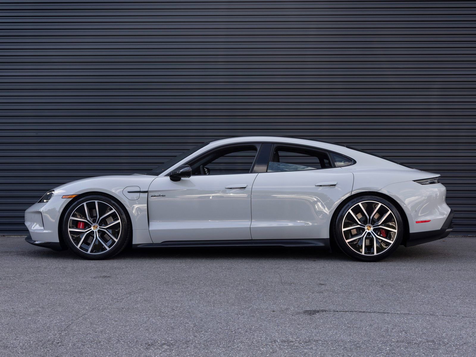 Used 2025 Porsche Taycan GTS image 2