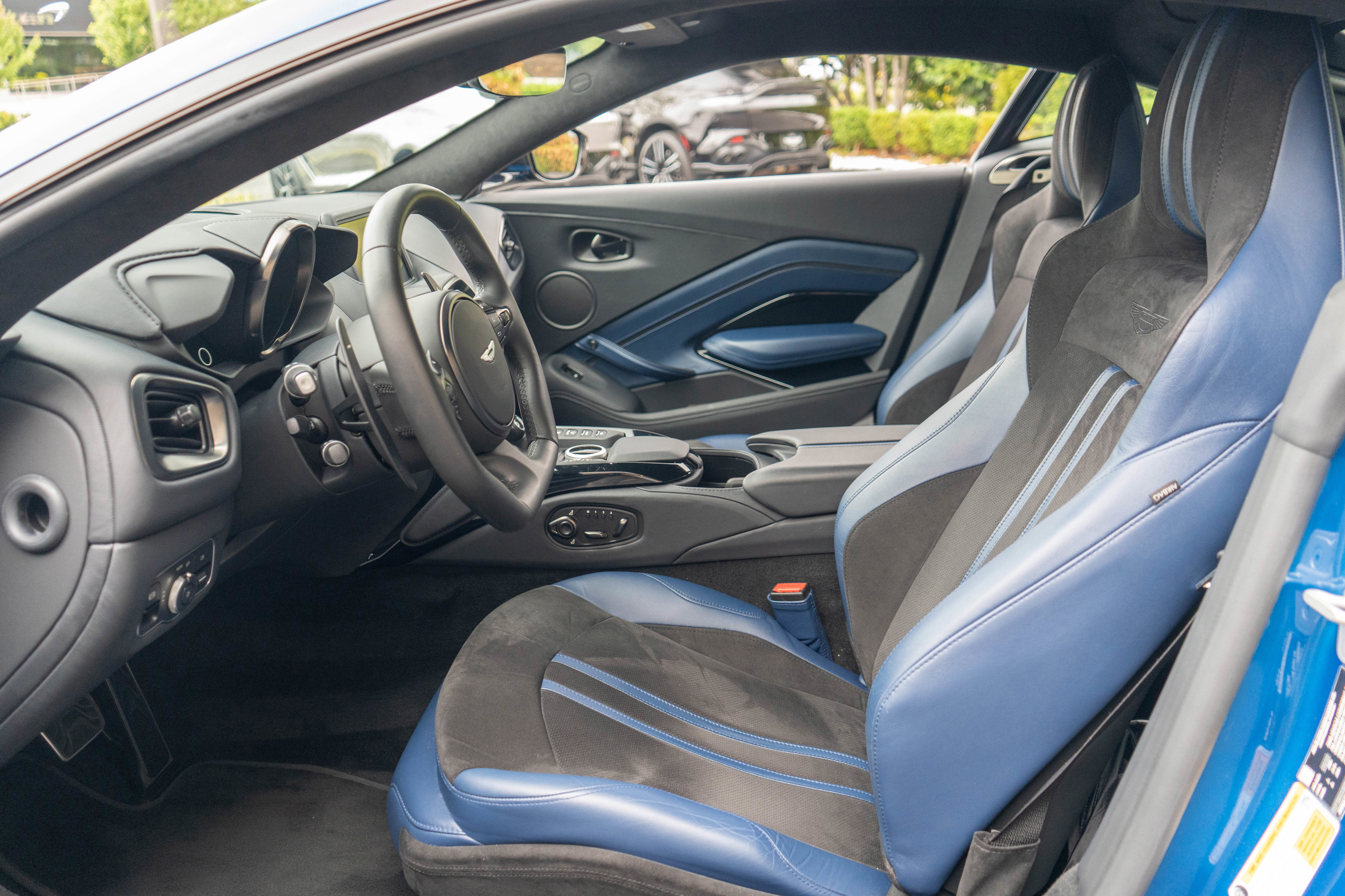 Used 2022 Aston Martin V8 Vantage image 12