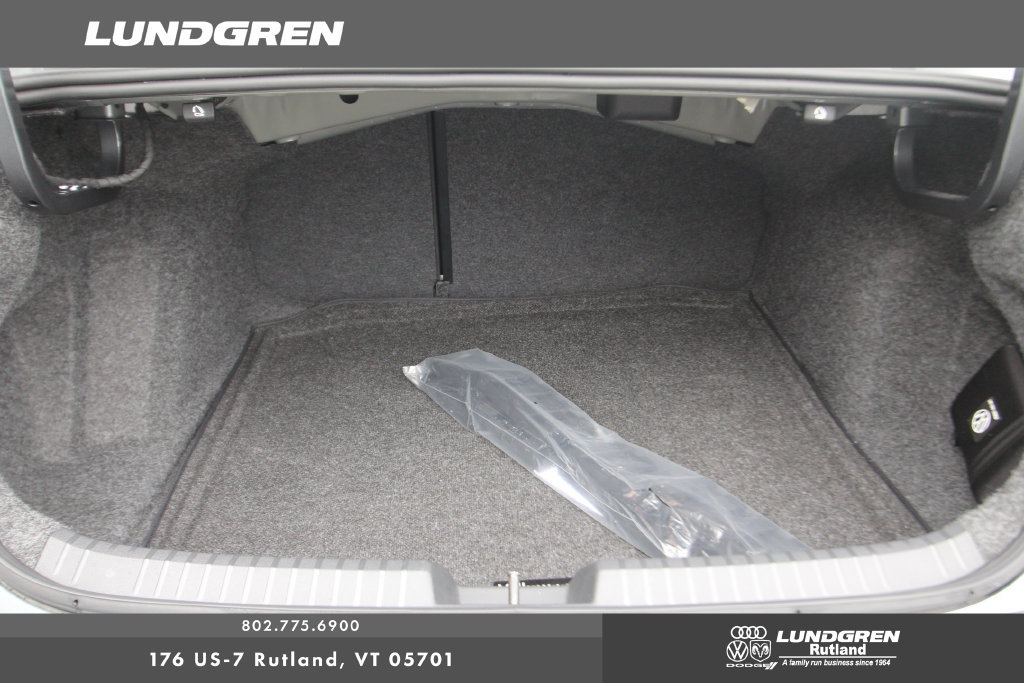 Used 2025 Volkswagen Jetta SE FWD image 25