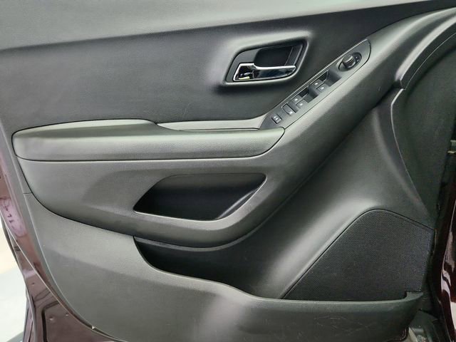 Used 2021 Chevrolet Trax LT image 18