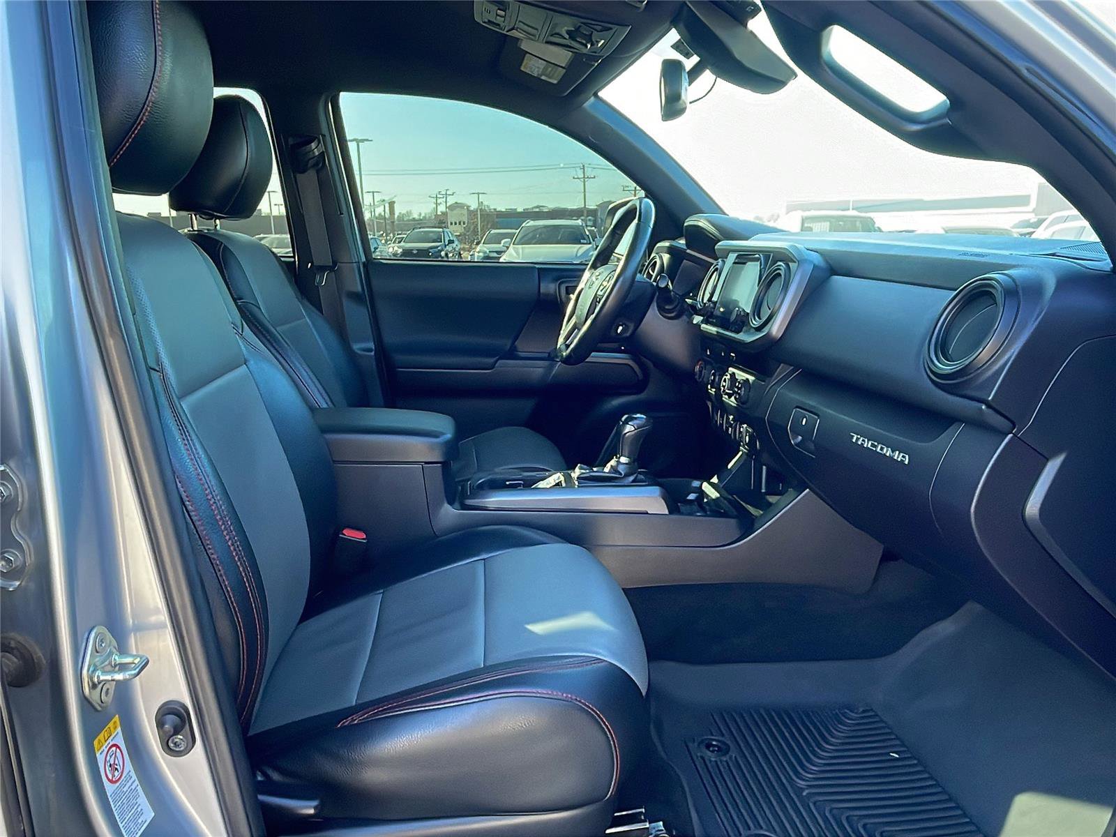 Used 2018 Toyota Tacoma TRD Off-Road image 14