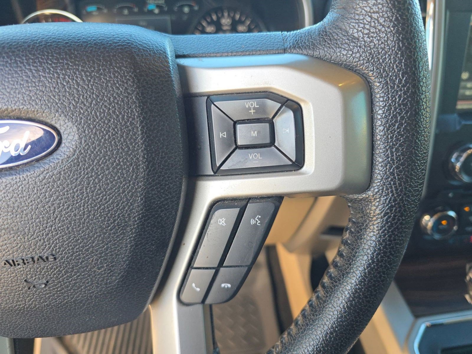 Used 2015 Ford F150 Lariat image 23