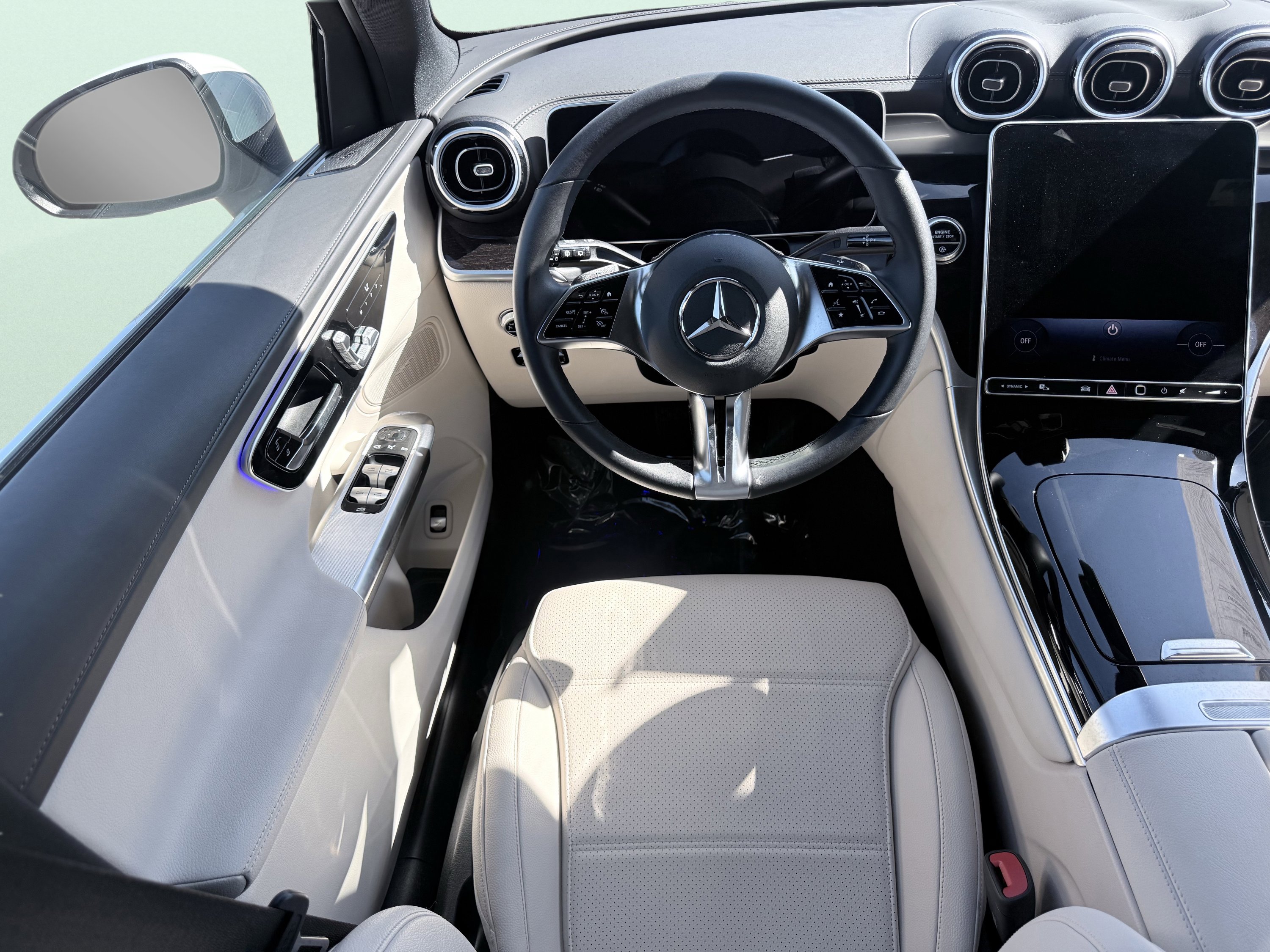 Used 2025 Mercedes-Benz GLC 300 4MATIC image 52