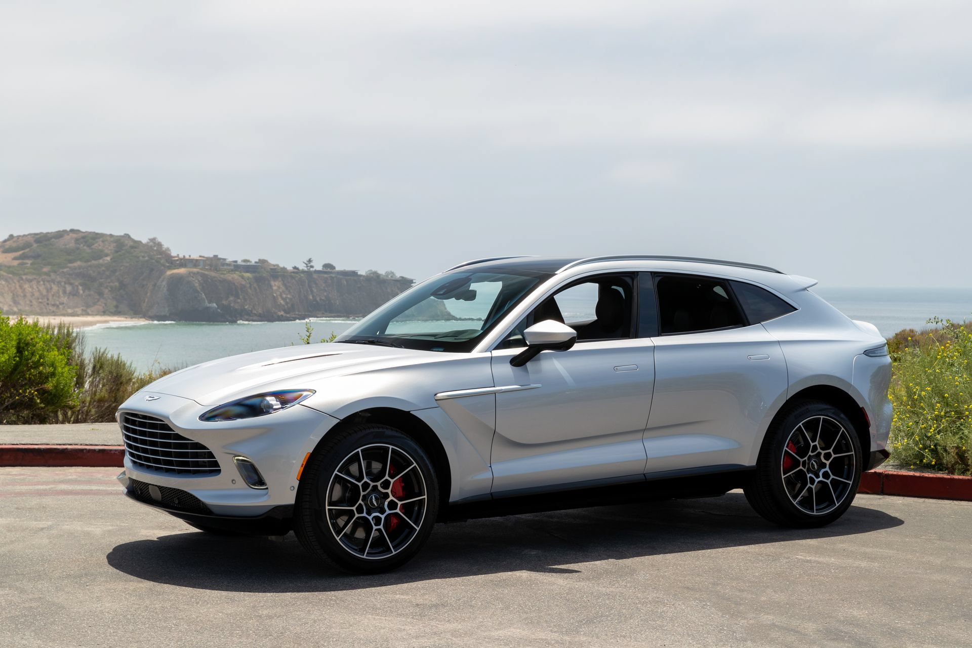 Used 2021 Aston Martin DBX AWD/4WD image 2