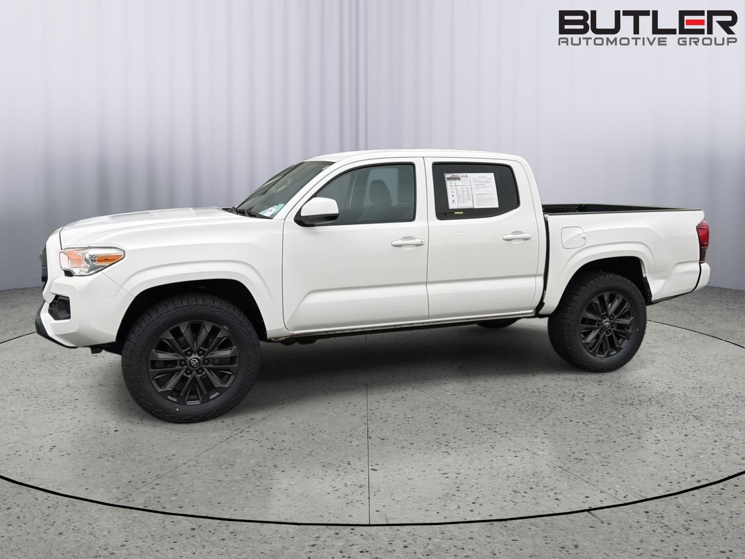 Used 2023 Toyota Tacoma SR AWD/4WD image 4