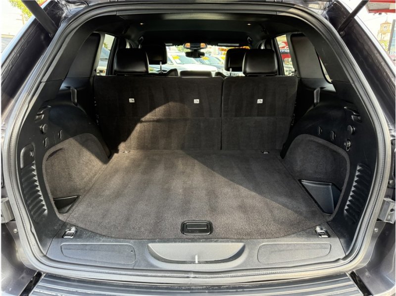 Used 2018 Jeep Grand Cherokee Altitude image 24