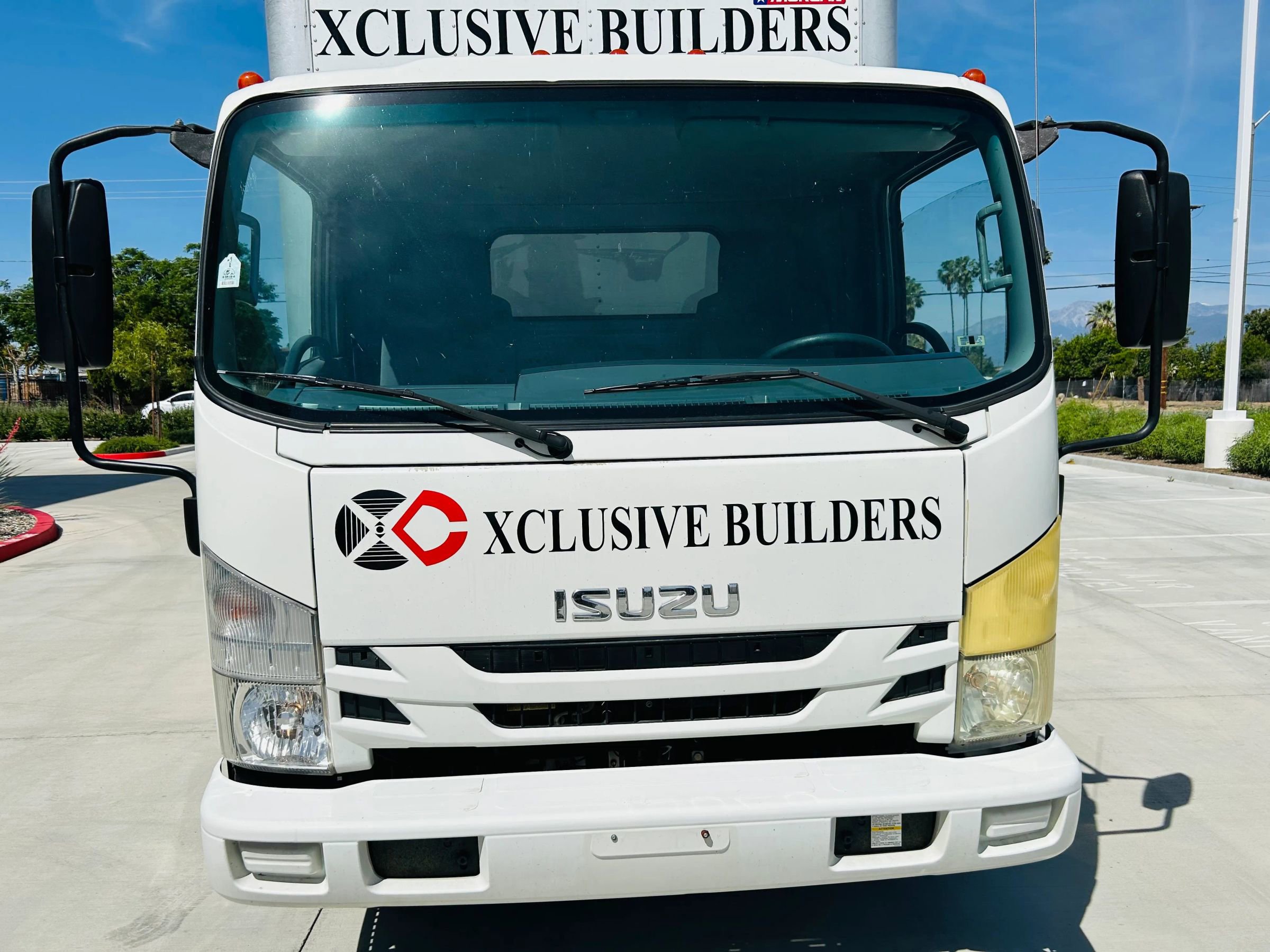 Used 2020 Isuzu NPR RWD image 3