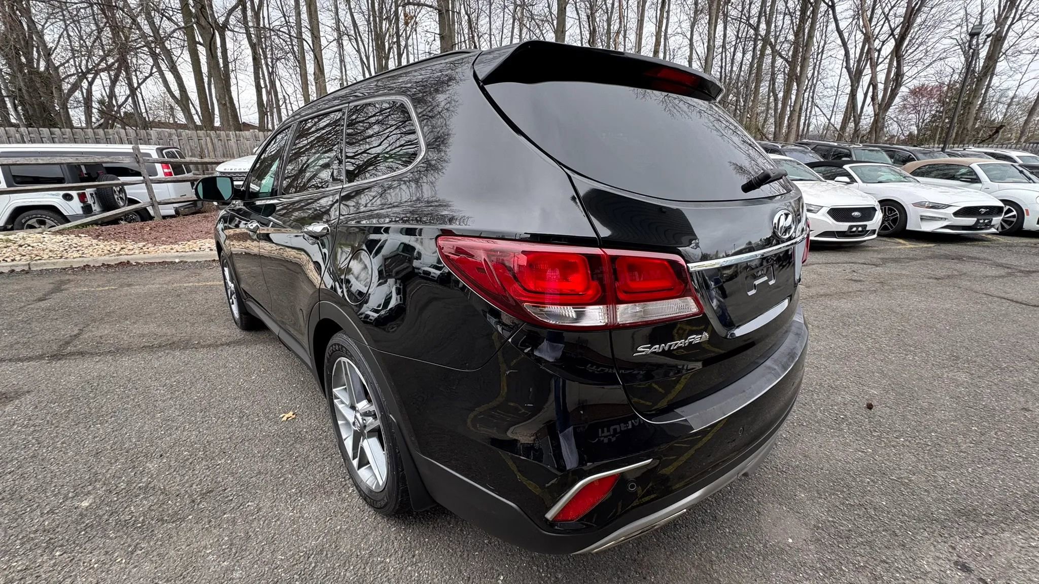 Used 2017 Hyundai Santa Fe AWD image 4