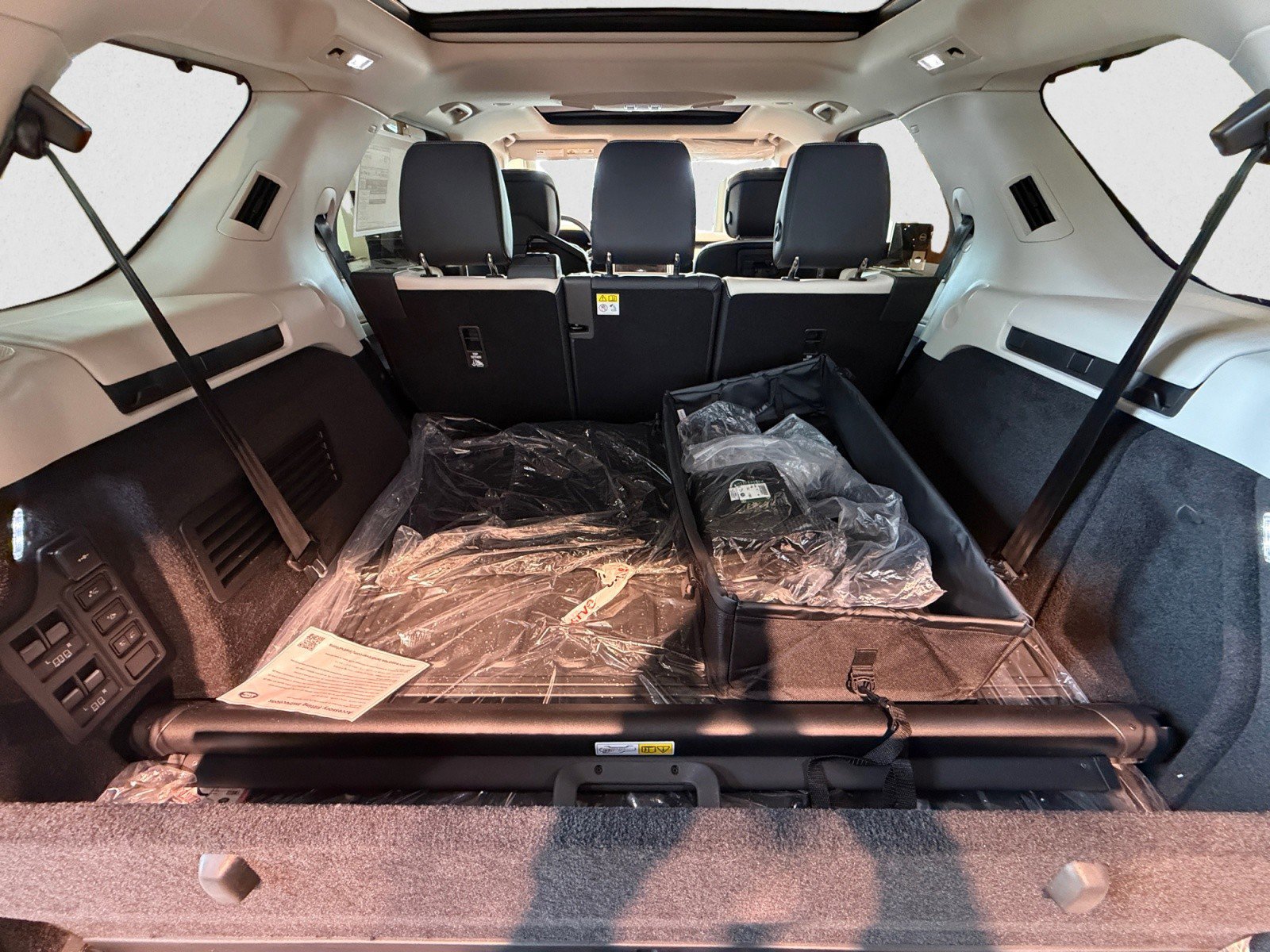 New 2026 Land Rover Discovery Limited Edition image 18