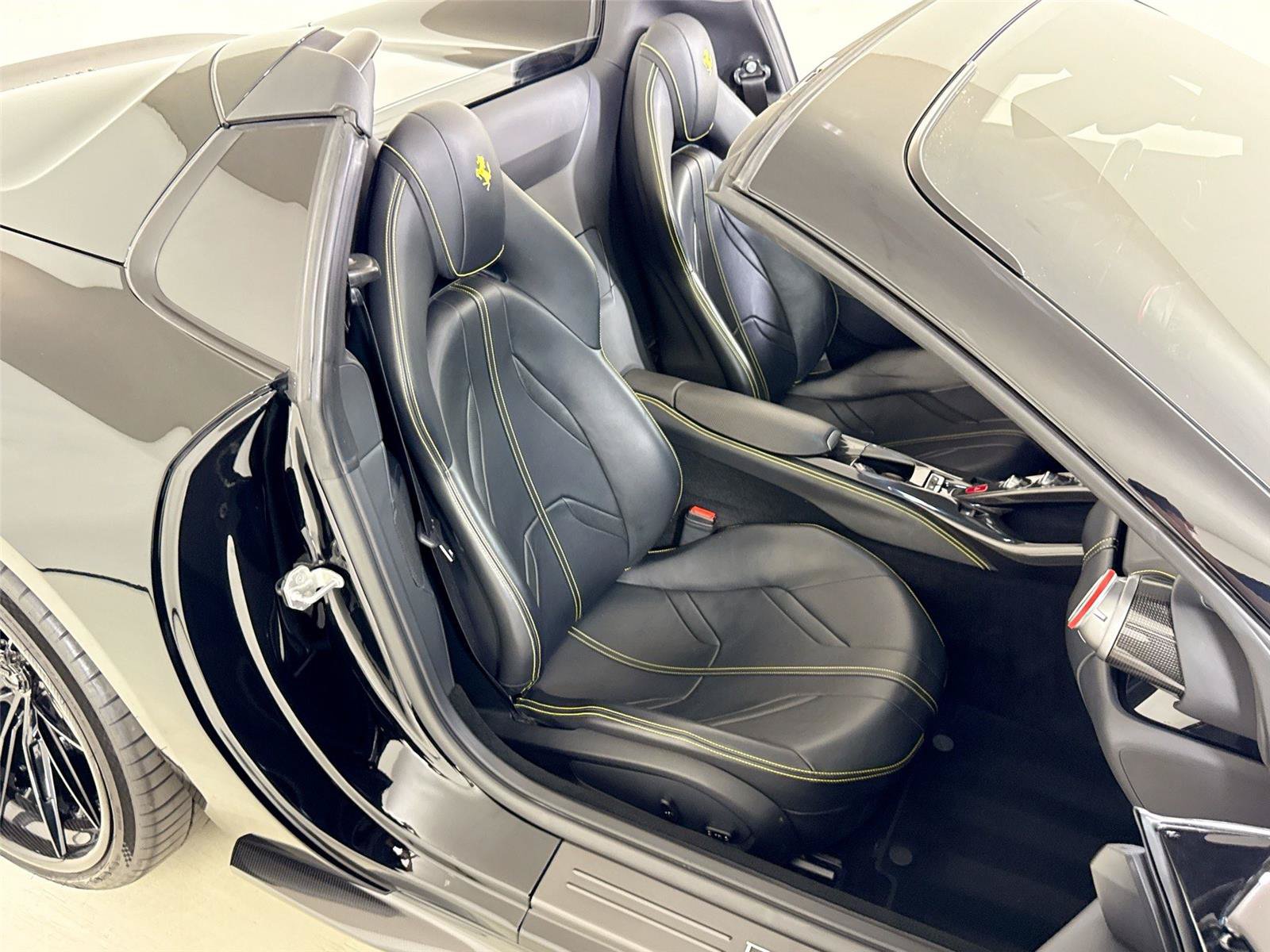 Used 2021 Ferrari 812 GTS RWD image 27