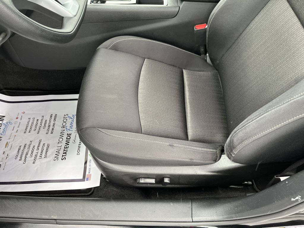 Used 2025 Nissan Altima 2.5 SV FWD image 14