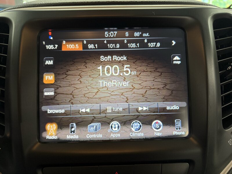 Used 2015 Jeep Cherokee Latitude w/ Cold Weather Group AWD/4WD image 22