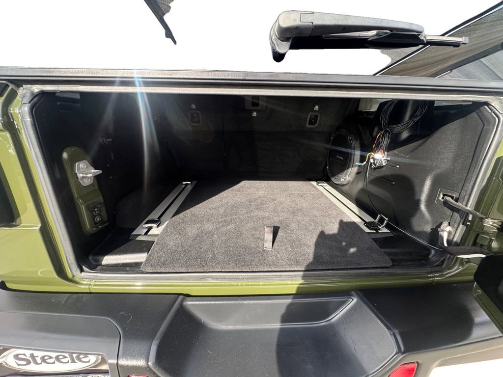 Used 2021 Jeep Wrangler Unlimited Rubicon w/ Trailer Tow Package image 19