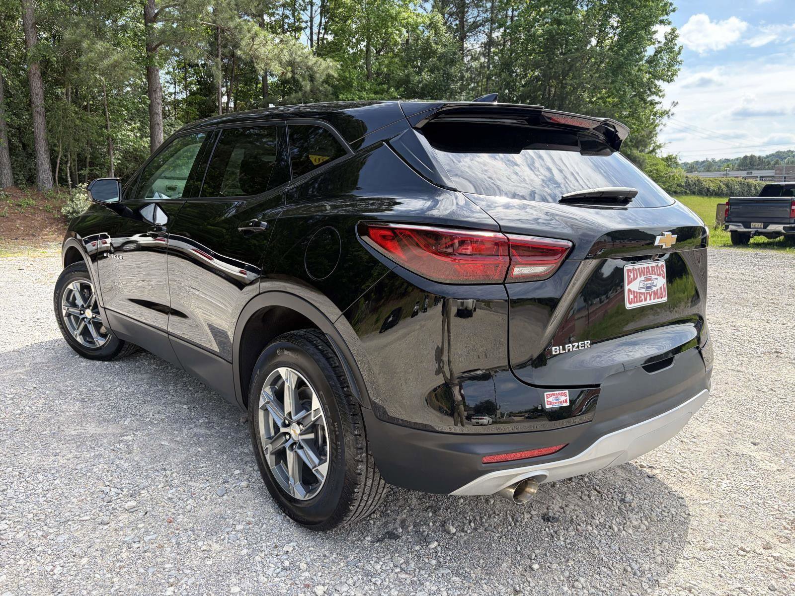 Used 2025 Chevrolet Blazer LT FWD image 24