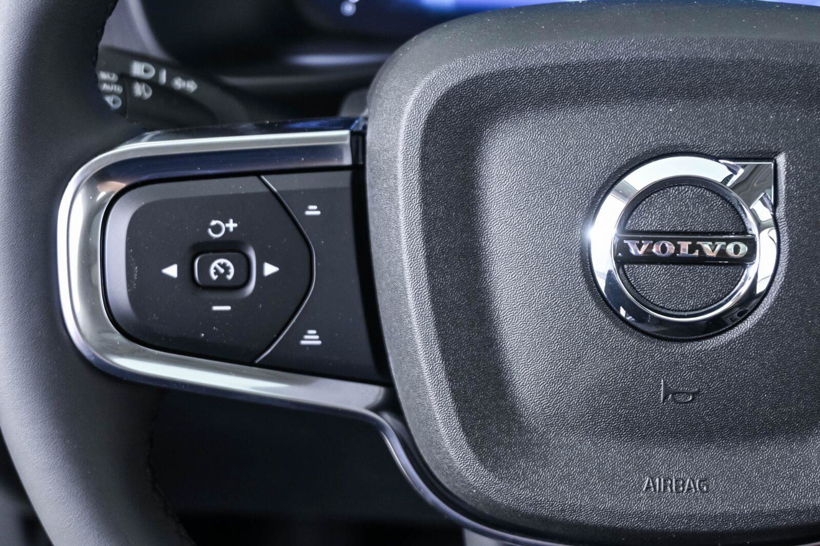 New 2026 Volvo XC40 B5 Core w/ Protection Package Premier AWD/4WD image 9