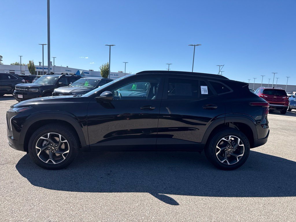Certified 2024 Chevrolet Trax LT w/ Driver Confidence Package FWD image 32