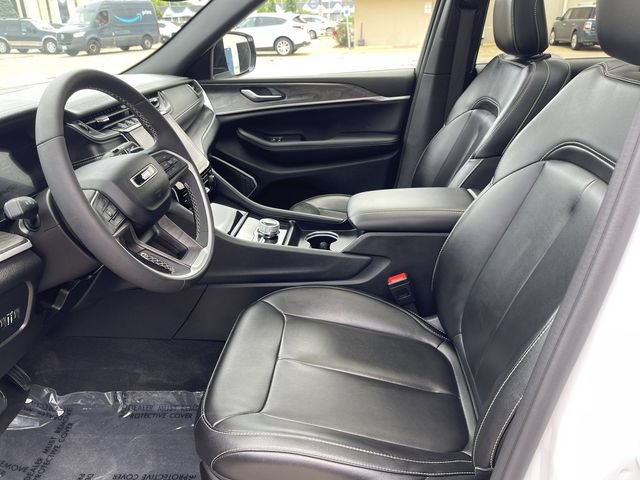 Used 2024 Jeep Grand Cherokee Limited w/ Black Appearance Package AWD/4WD image 11