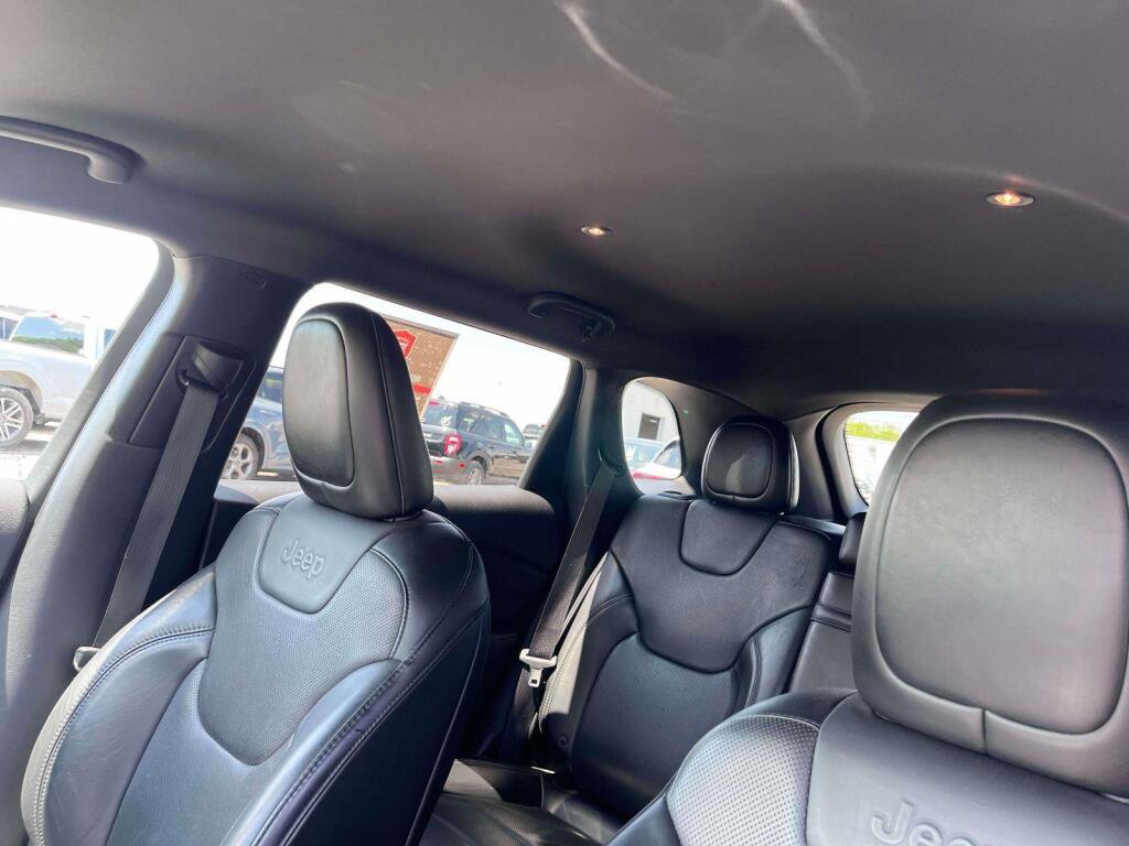 Used 2019 Jeep Cherokee High Altitude AWD/4WD image 5