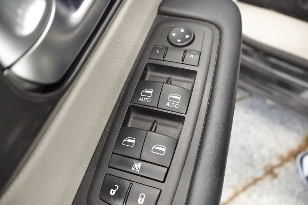 Certified 2023 Chrysler Pacifica Touring-L FWD image 24