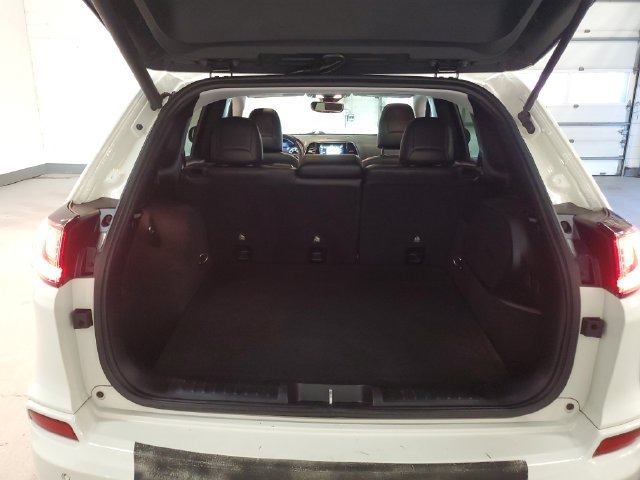 Used 2019 Jeep Cherokee Overland w/ Technology Group AWD/4WD image 24