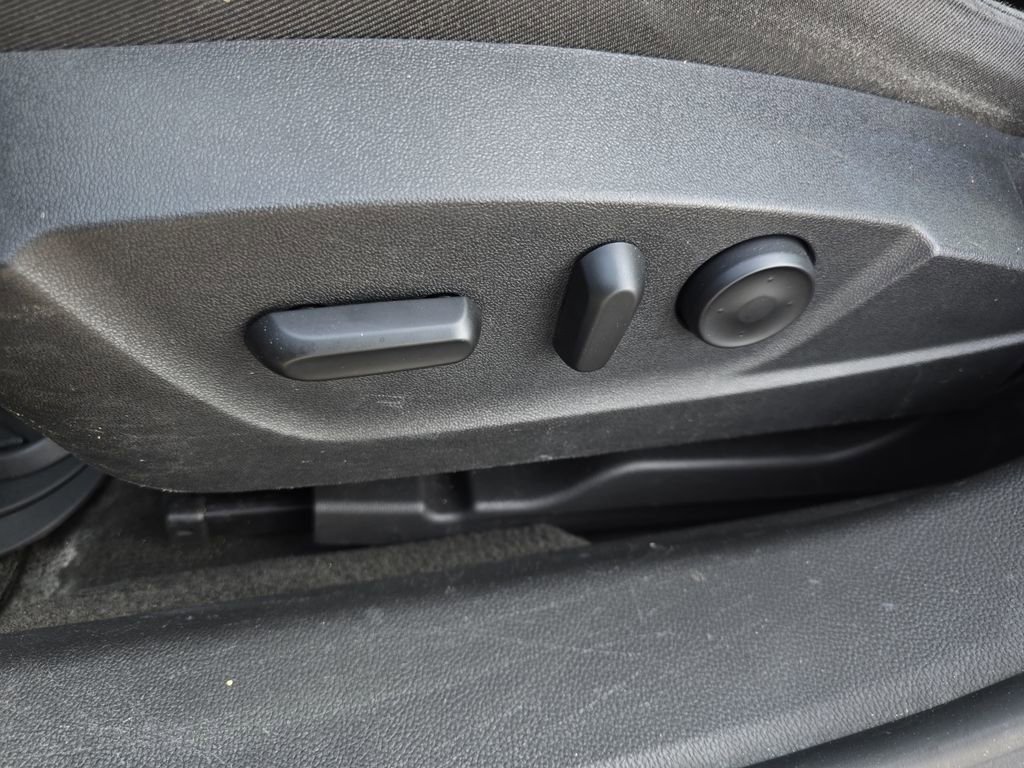 Used 2012 Buick Regal Leather FWD image 27