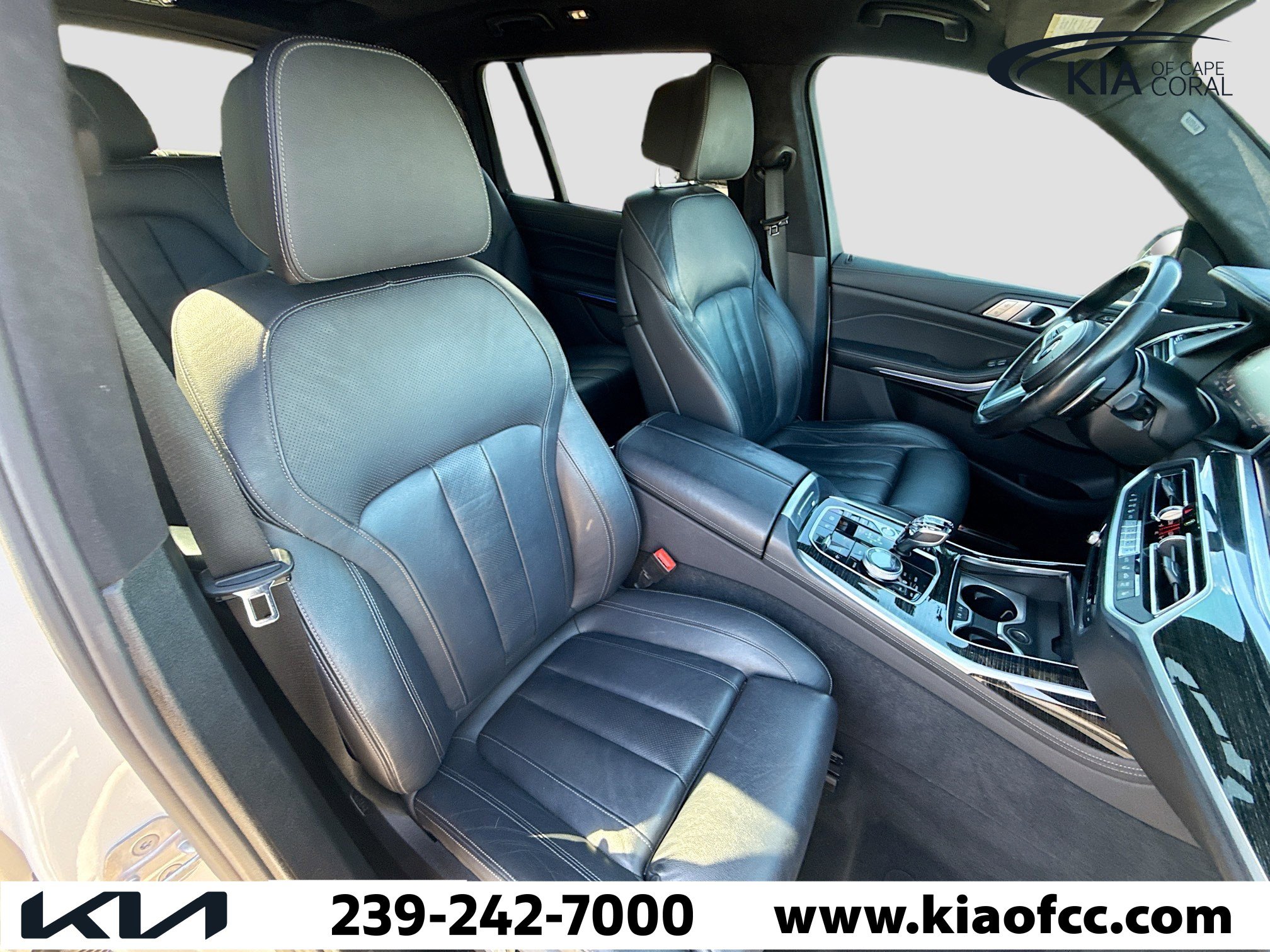 Used 2020 BMW X7 M50i w/ Executive Package image 15