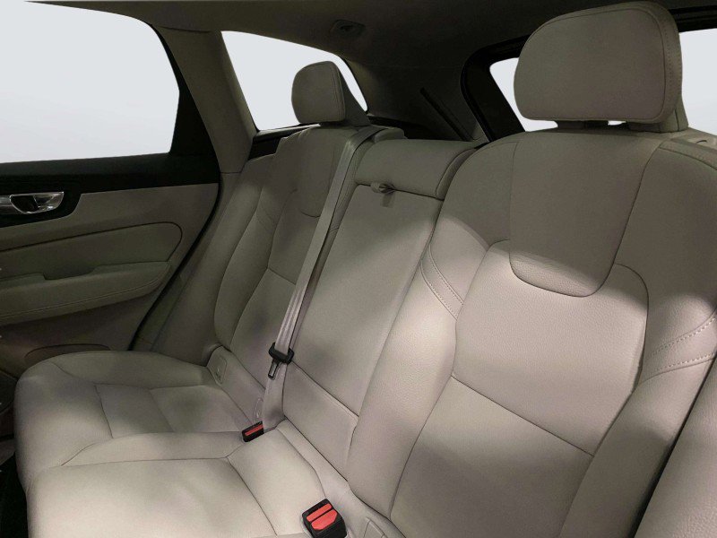 Used 2023 Volvo XC60 B5 Plus FWD image 32