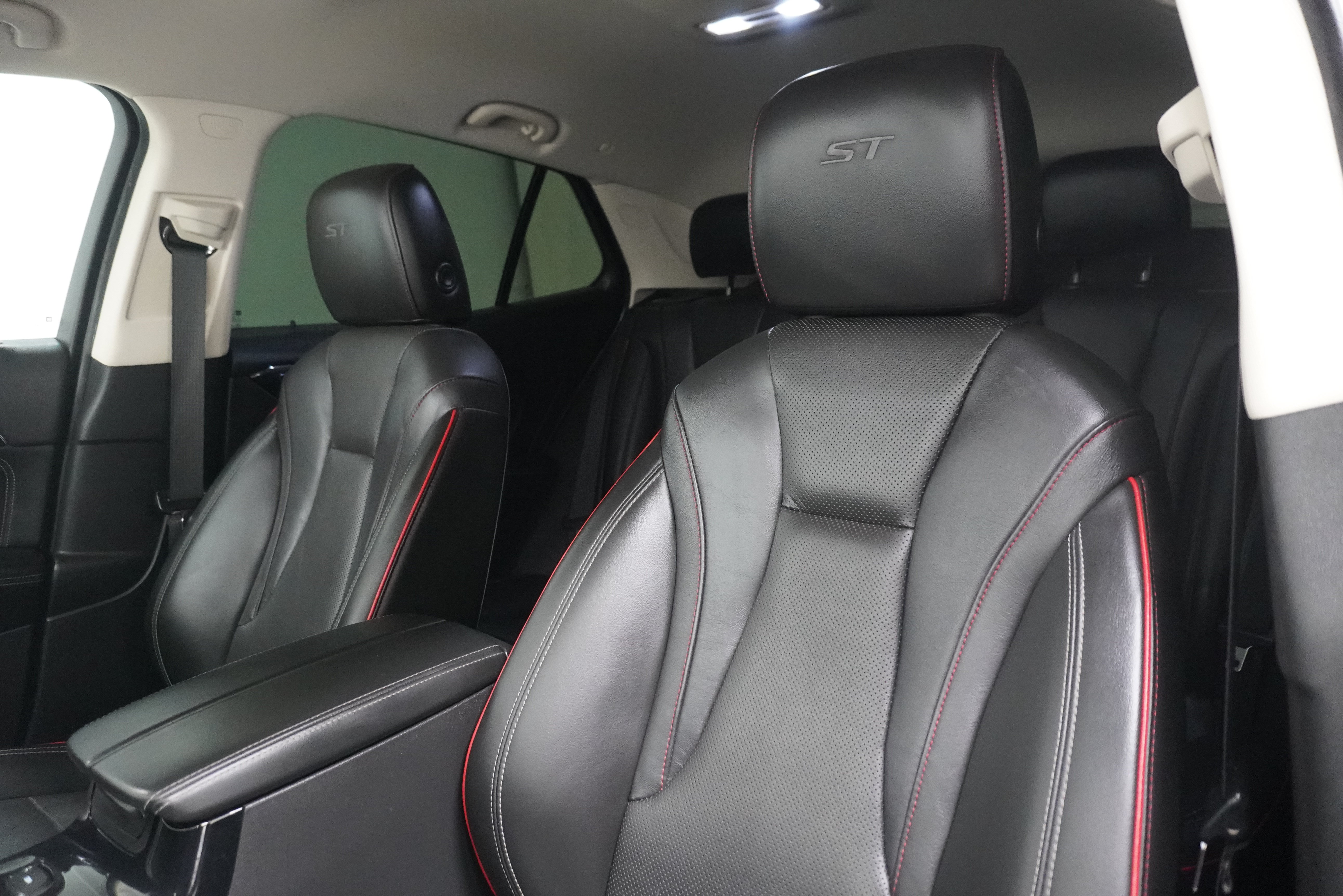 Used 2022 Buick Envision Essence w/ Sport Touring Package FWD image 11