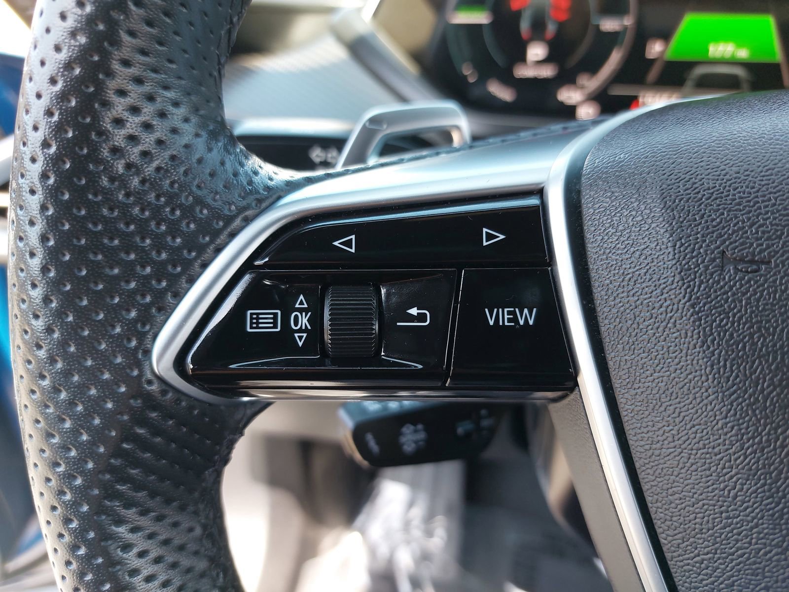 Used 2023 Audi RS e-tron GT w/ Carbon Performance Package AWD/4WD image 17