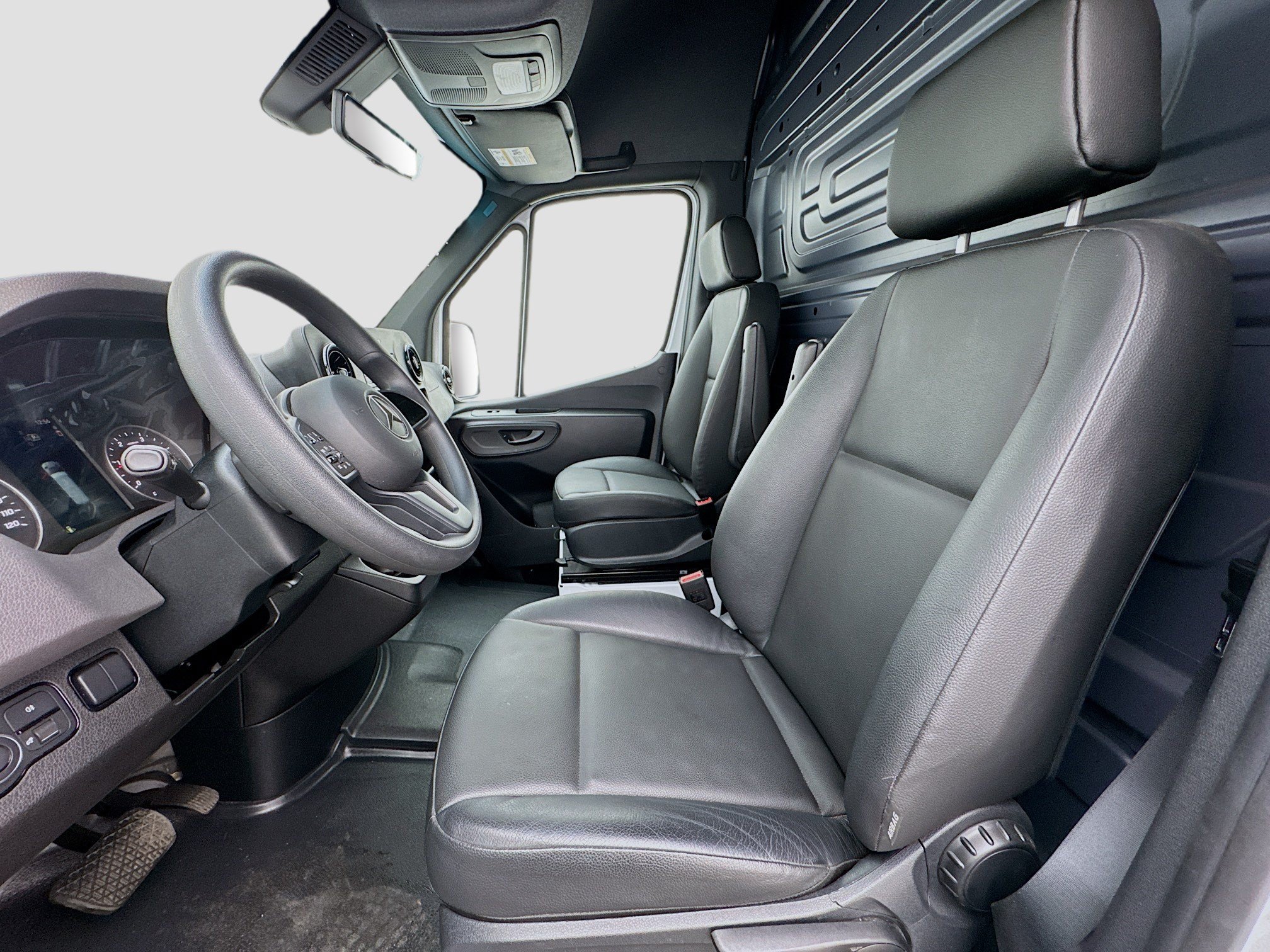 Used 2024 Mercedes-Benz Sprinter 2500 image 13
