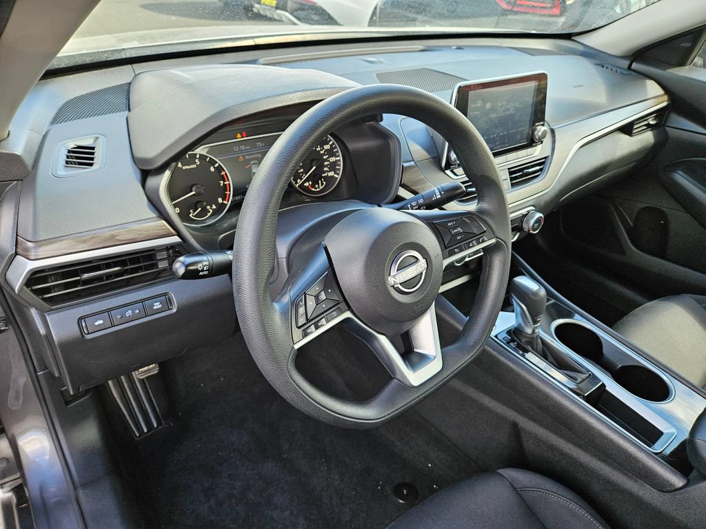 Used 2024 Nissan Altima 2.5 SV FWD image 18