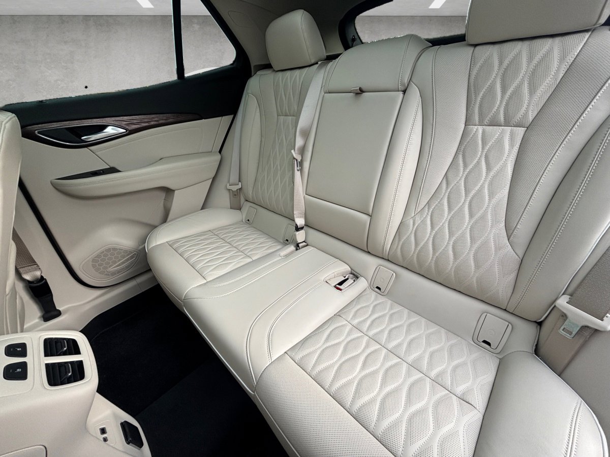 Used 2021 Buick Envision Avenir w/ Technology Package II image 27