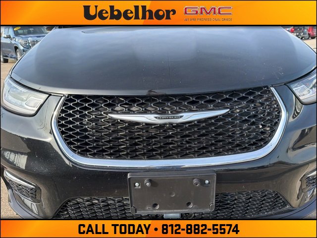 Used 2024 Chrysler Pacifica Touring-L image 15