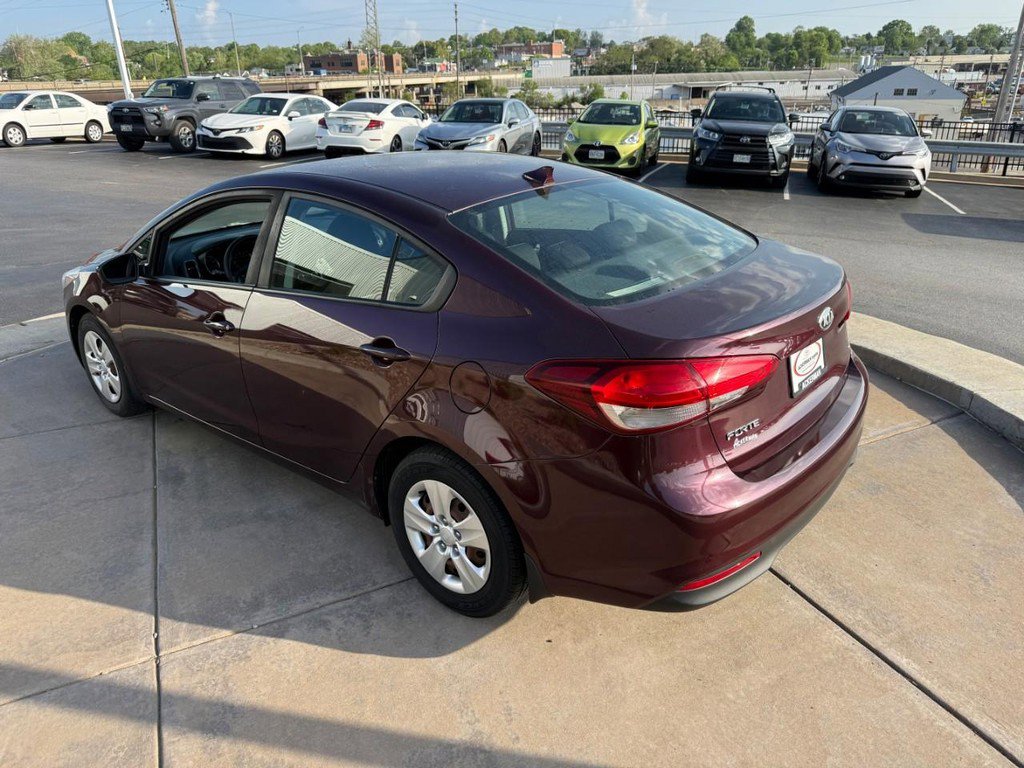 Used 2017 Kia Forte LX image 7
