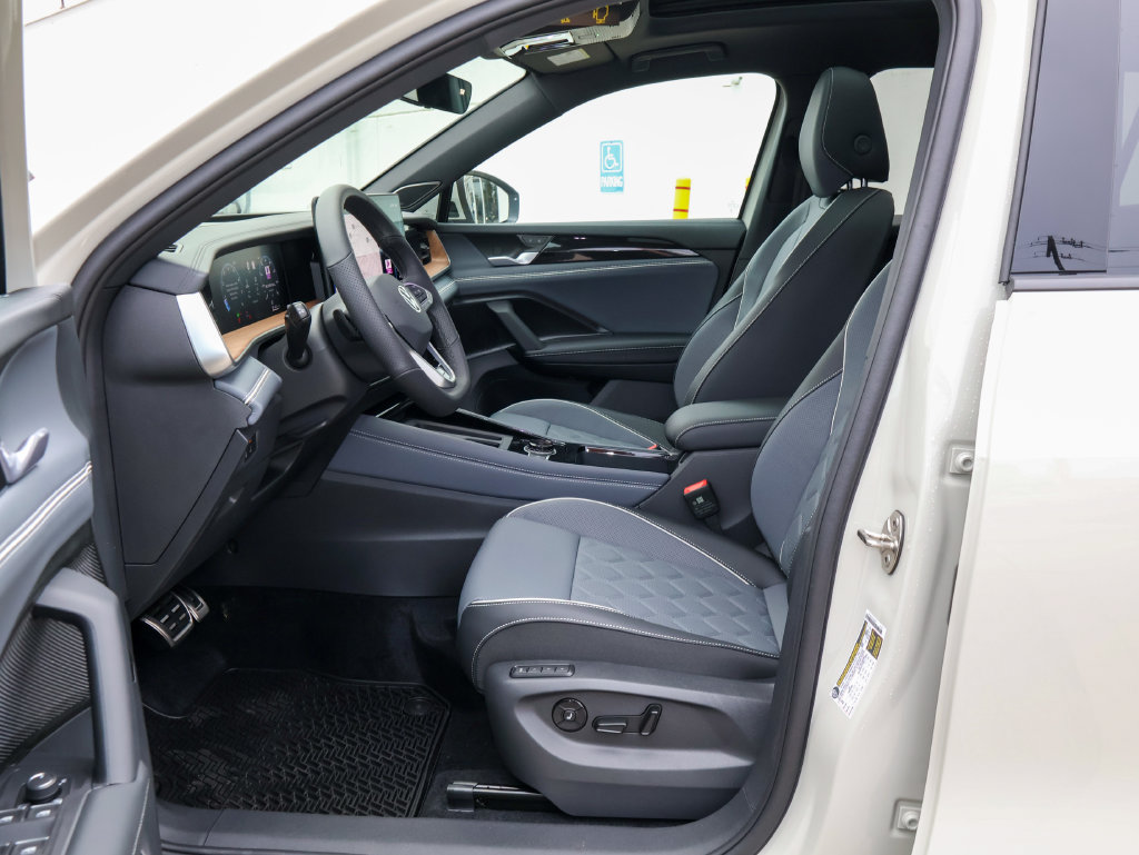 New 2027 Volkswagen Tiguan SEL R-Line AWD/4WD image 12