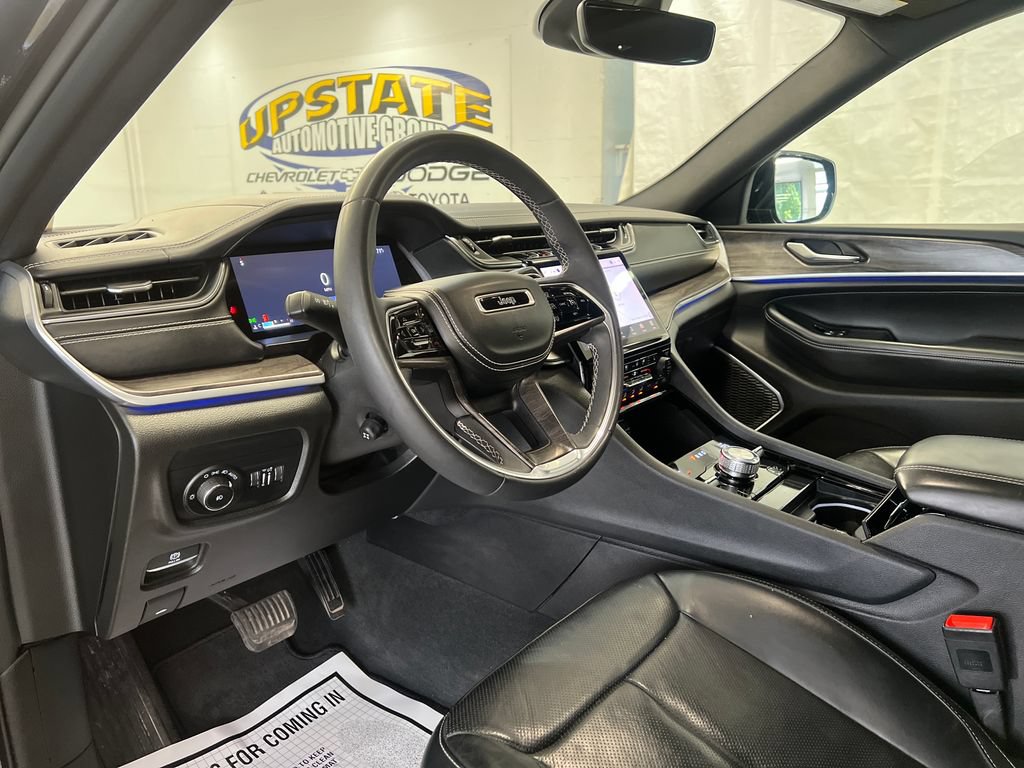 Used 2023 Jeep Grand Cherokee Overland AWD/4WD image 17