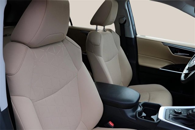 Used 2021 Toyota RAV4 XLE w/ Convenience Package image 20