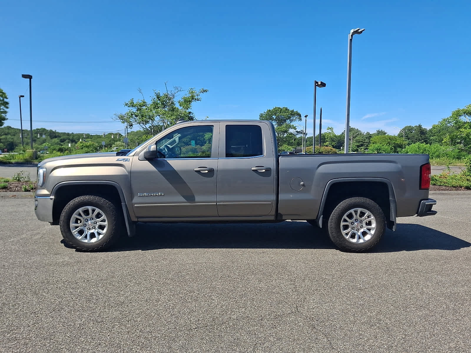 Used 2017 GMC Sierra 1500 SLE w/ SLE Value Package AWD/4WD image 8