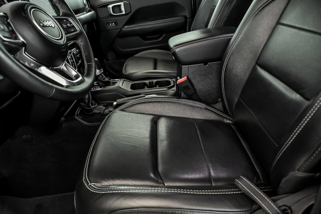 Used 2018 Jeep Wrangler Unlimited Sahara AWD/4WD image 11