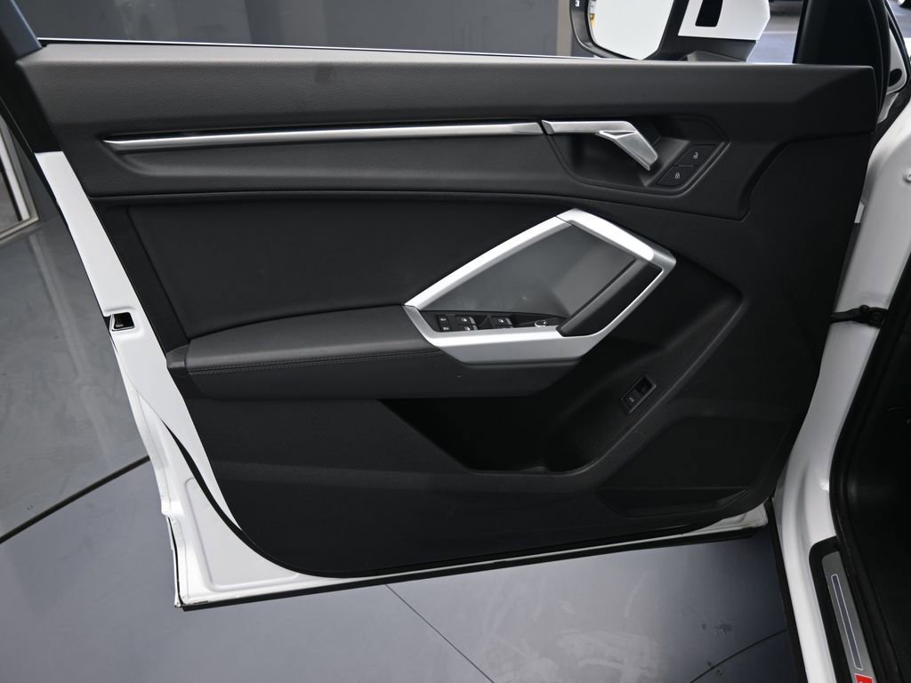 Used 2025 Audi Q3 2.0T Premium image 13