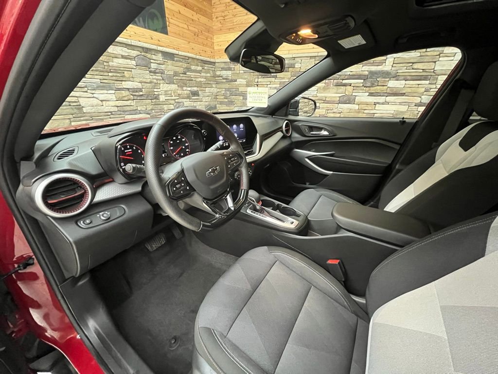 Used 2026 Chevrolet Trax RS w/ Sunroof Package image 32