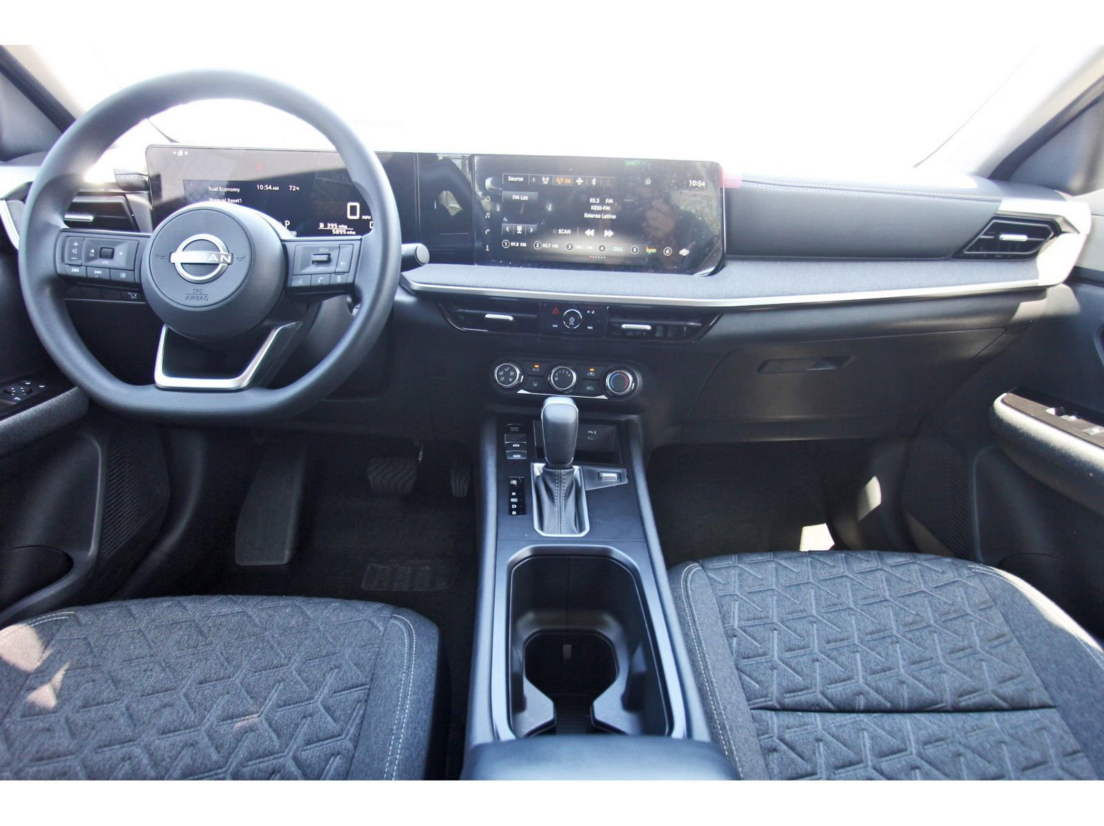 Certified 2025 Nissan Kicks SV image 12