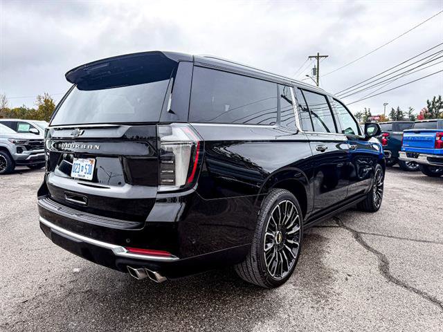 Used 2025 Chevrolet Suburban High Country AWD/4WD image 6