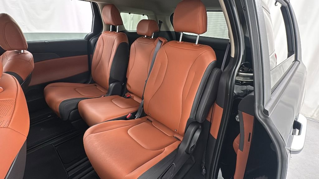 New 2026 Kia Carnival EX image 12