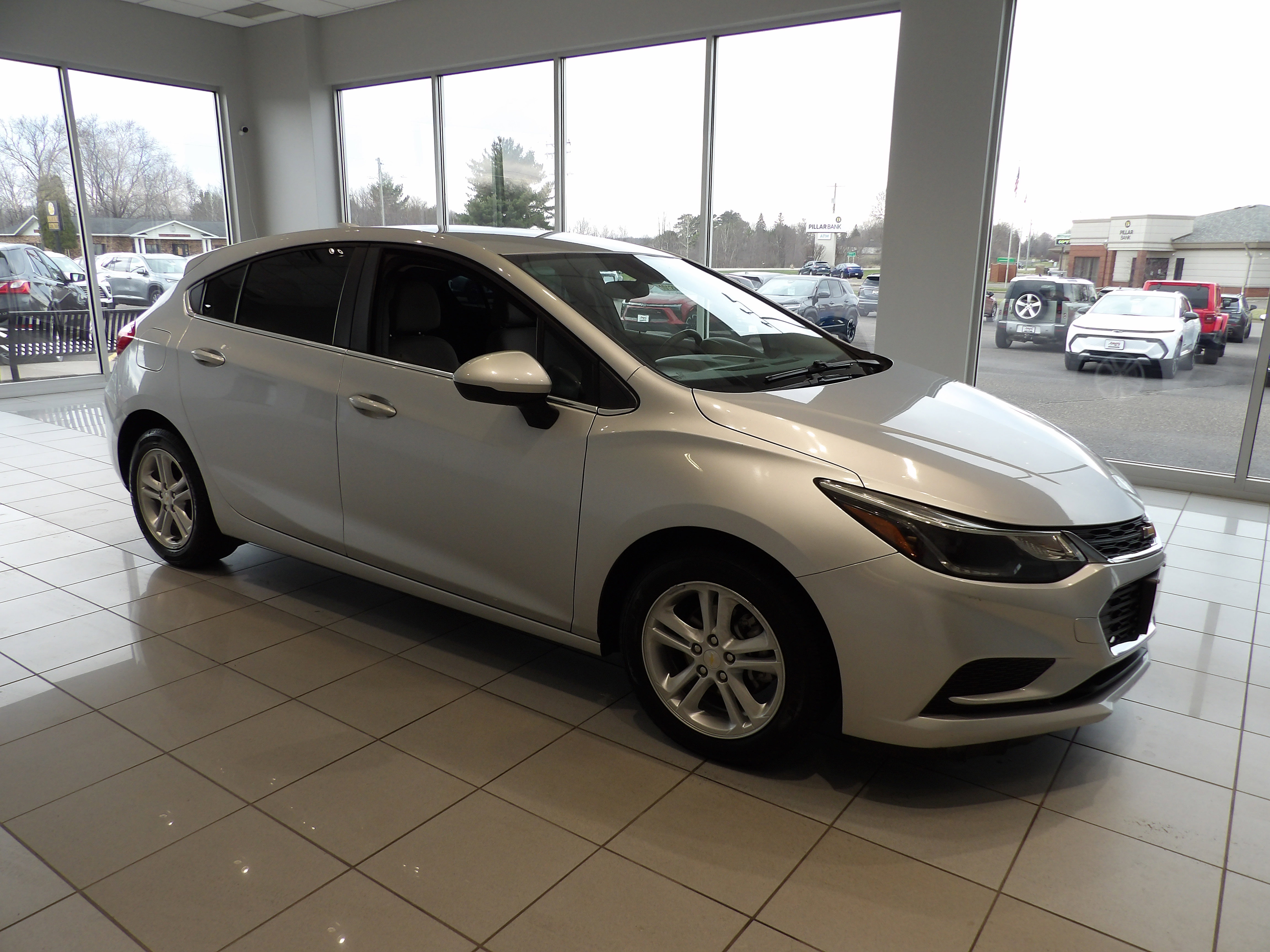 Used 2018 Chevrolet Cruze LT image 3