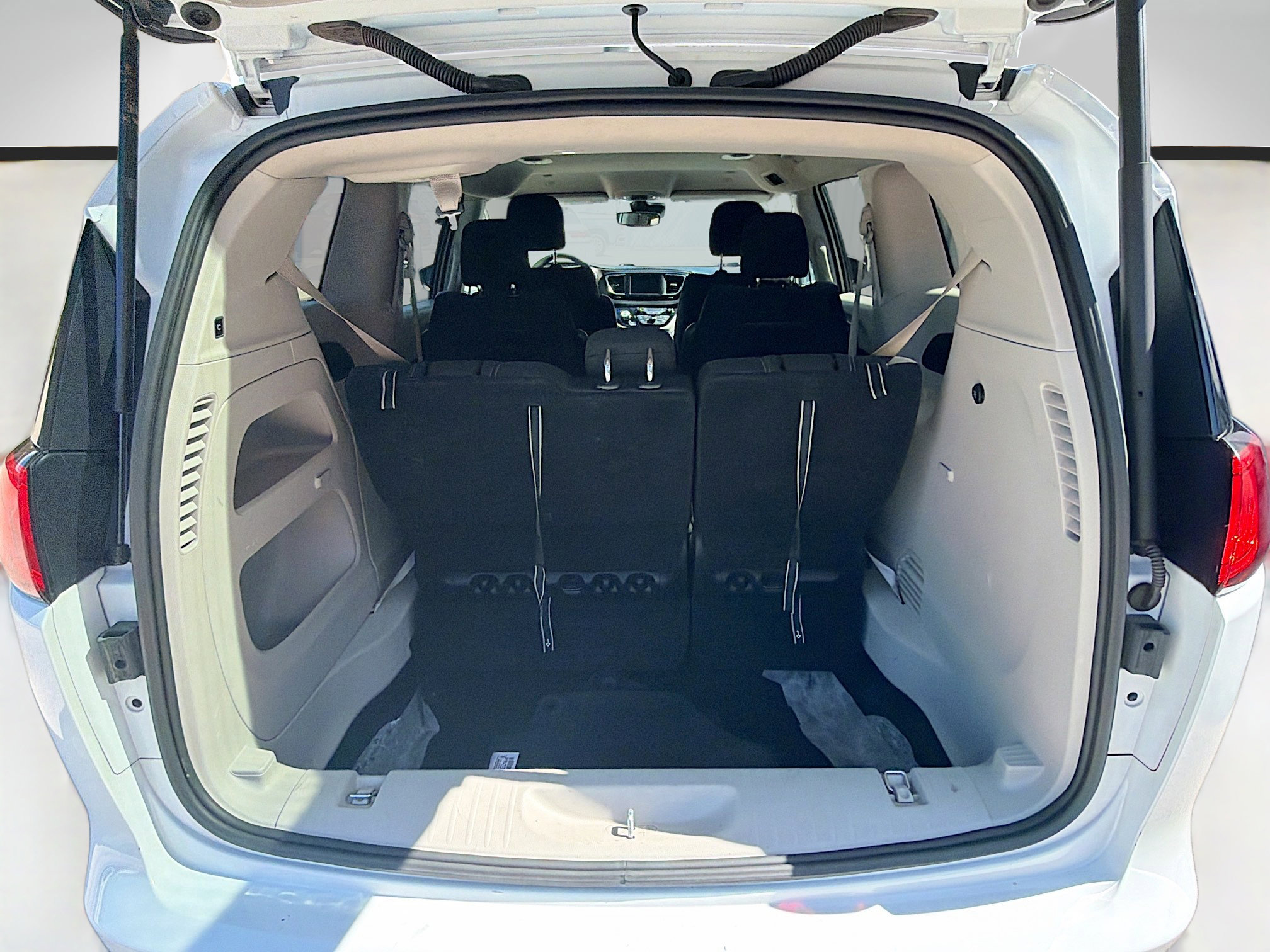 Used 2023 Chrysler Voyager LX FWD image 25
