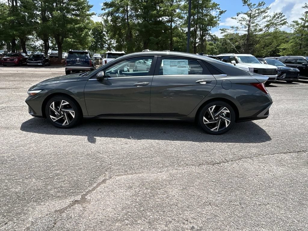 New 2026 Hyundai Elantra Limited FWD image 4