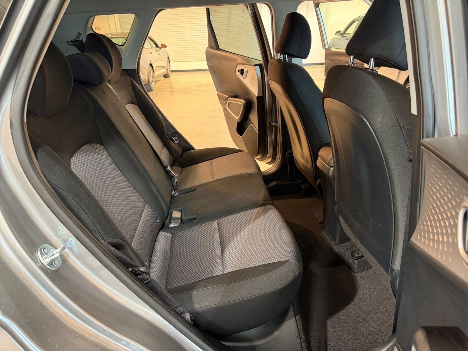 Used 2025 Kia Soul LX w/ LX Technology Package FWD image 35